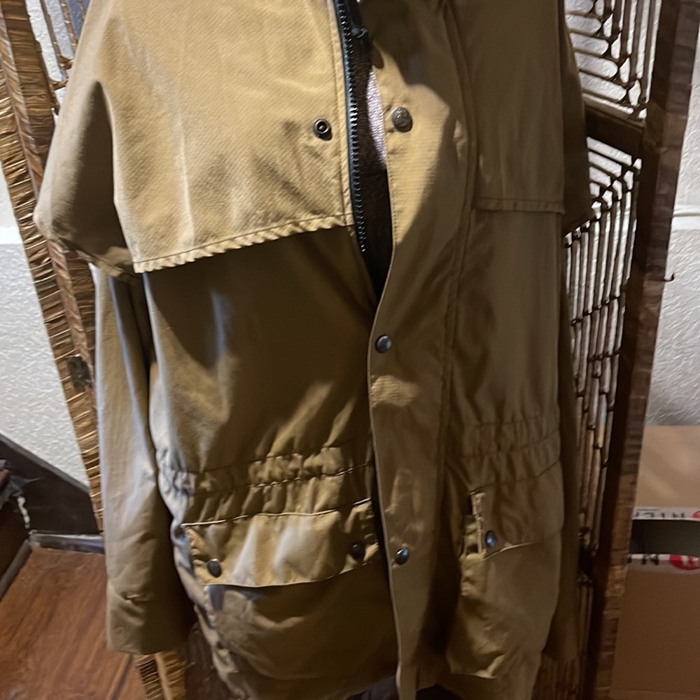 Men’s Outback trading tan shell jacket size: L